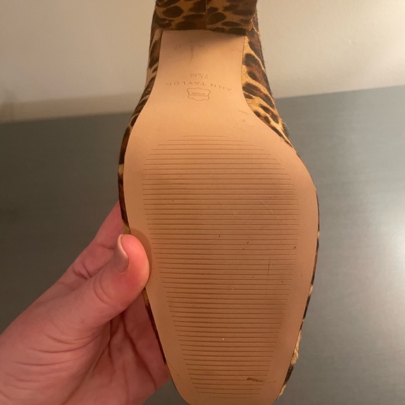 Ann Taylor Block Heel Haircalf Missy Pump in Leopard Size 7.5 - Picture 7 of 9